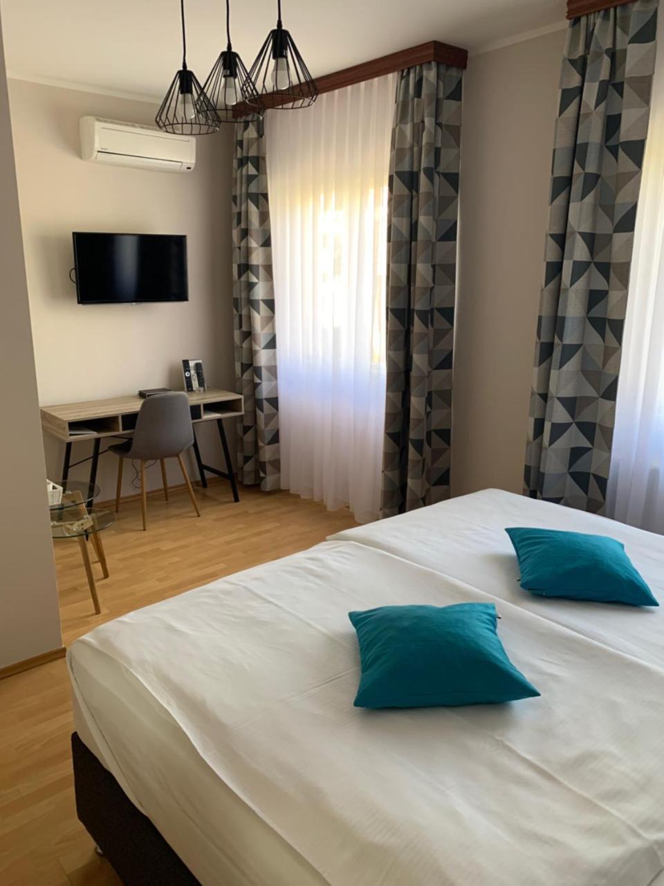 Bed and Breakfast Pansion Waldinger Osijek Exterior foto