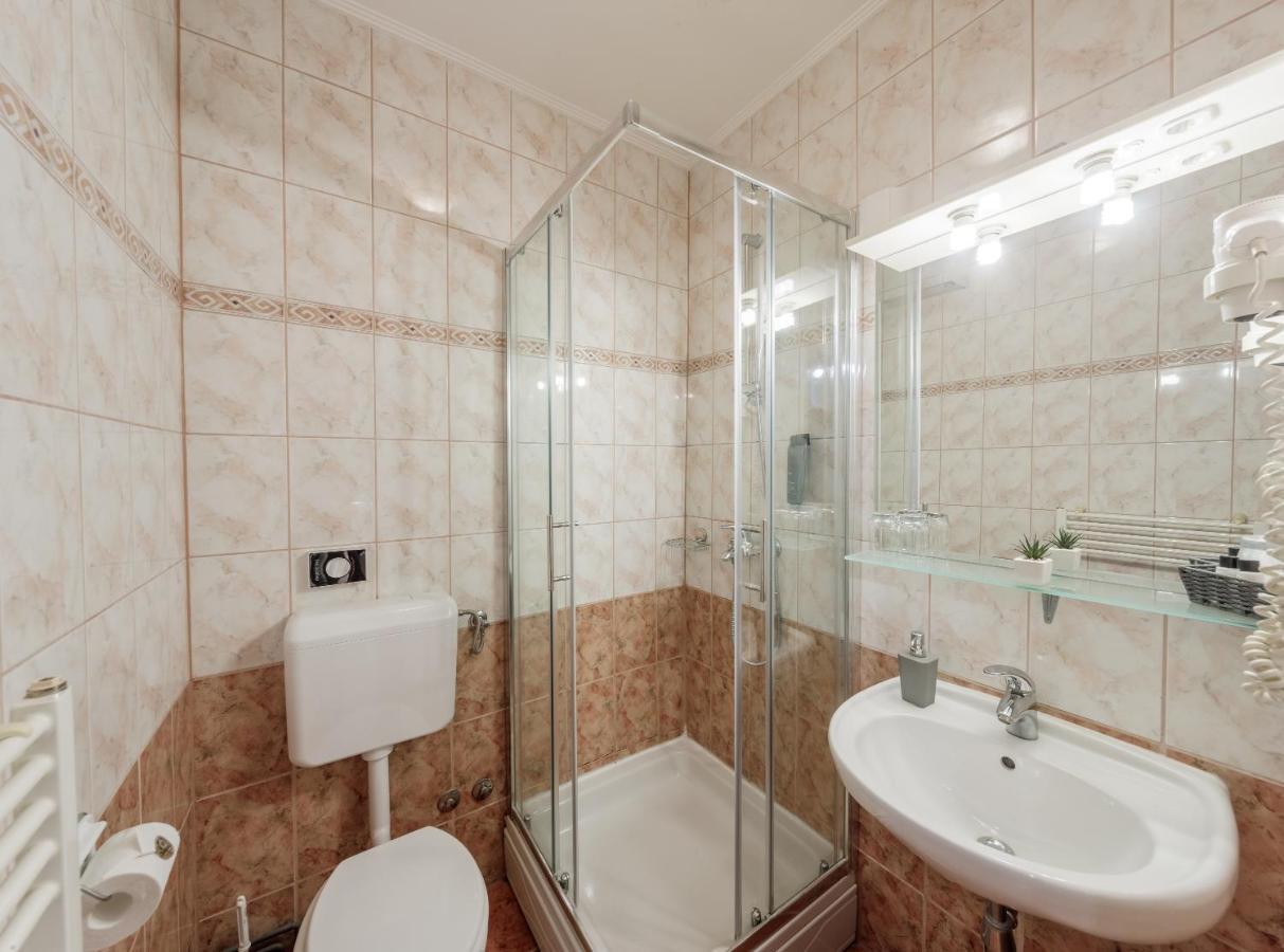 Bed and Breakfast Pansion Waldinger Osijek Exterior foto